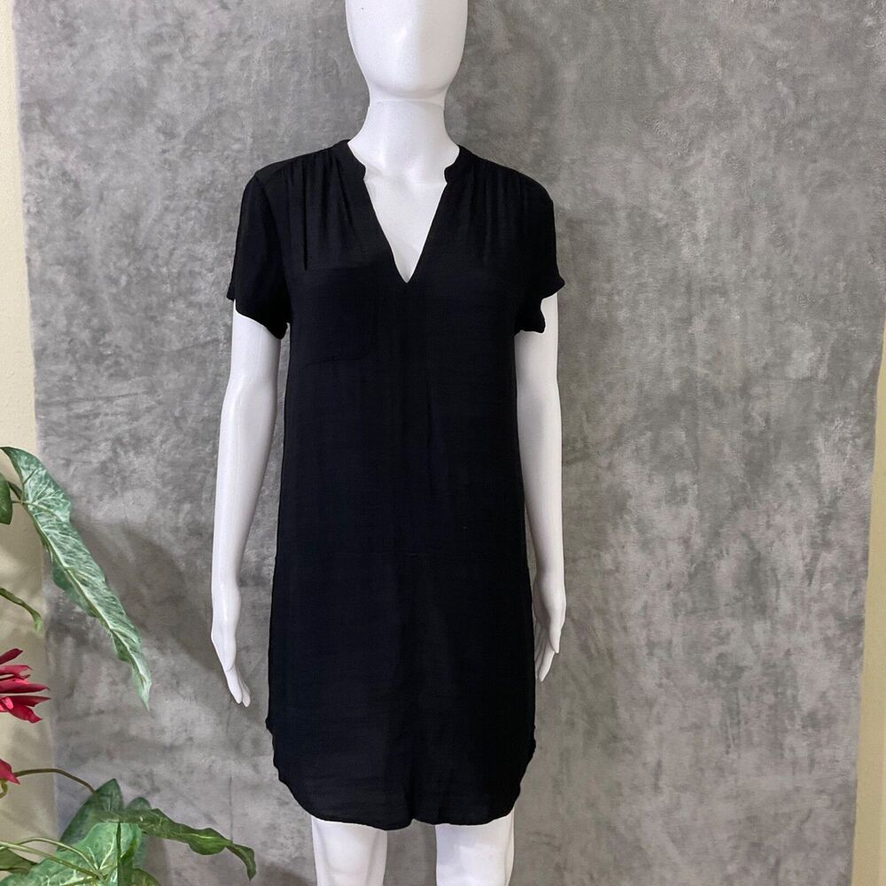 LUSH crepe shift dress Women’s size S Black Short Sleeve v-neck rounded hem